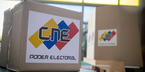 Contra todo pronóstico: anciana con discapacidad vota contra el régimen de Maduro en Venezuela