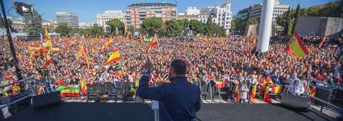 Abascal acusa al PP de estafa y denuncia una "invasión" de inmigrantes