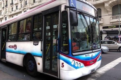 Accidente de colectivo en Villa Urquiza: Cinco heridos