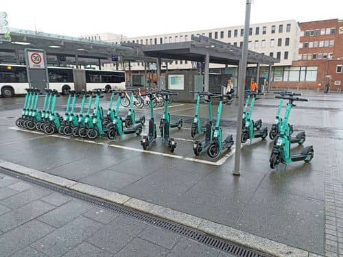 Adiós a los patinetes eléctricos de alquiler en Madrid: el Ayuntamiento revoca los permisos