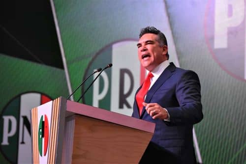 Alejandro Moreno amenaza con exhibir a priistas críticos de su reelección