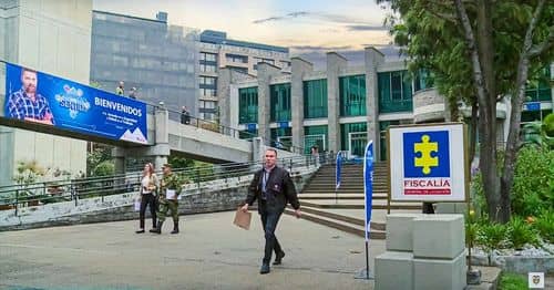 Álvaro Uribe enfrenta audiencia de acusación formal por presunto montaje judicial