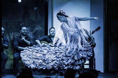 Ángela Aguilar desata polémica en España por su baile flamenco