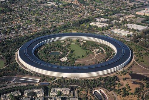 Apple logra beneficios millonarios en el primer semestre de 2024