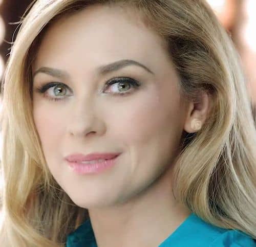 Aracely Arámbula regresa a los escenarios con "Perfume de Gardenia"