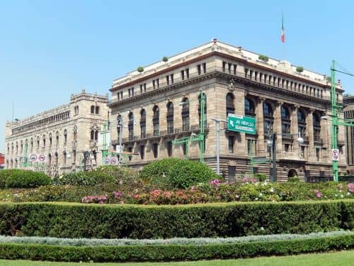 Banco de México recorta tasa de interés a 10.75% pese al aumento de la inflación