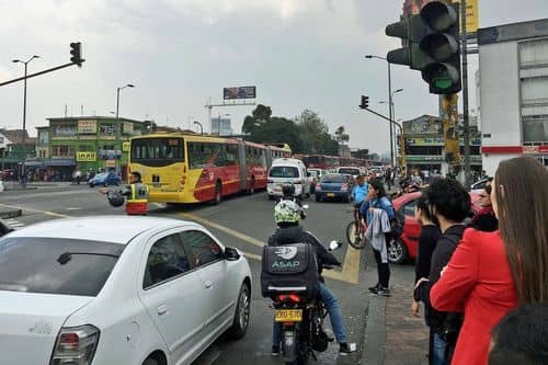 Bogotá presenta caos vehicular por manifestaciones y cierres viales