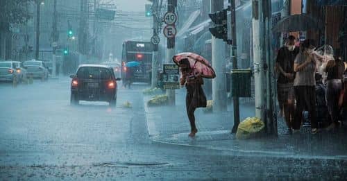 Borrasca exKirk azota España con fuertes vientos, lluvias y oleaje