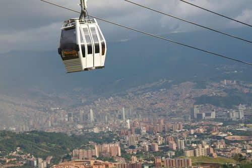 Caída de cabina del Metrocable en Medellín deja un muerto y 10 heridos