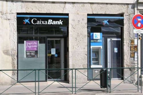 CaixaBank registra pérdidas por vender participación en Telefónica