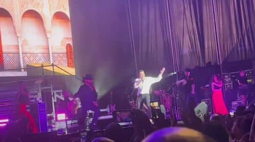 Carlos Rivera cautiva con un concierto inolvidable por sus 20 años de trayectoria