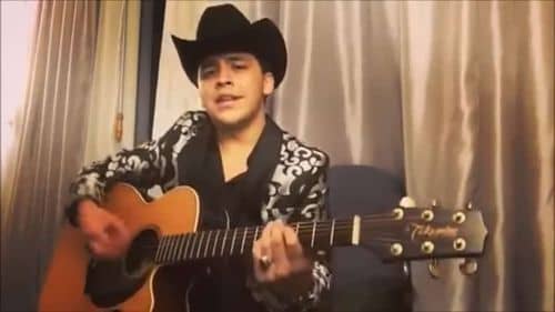 Christian Nodal defiende a Ángela Aguilar y revela que ya la ama