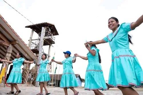 Clan del Golfo obliga a bailar a mujeres indígenas en el Chocó, cinco desaparecidas