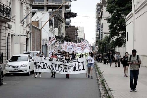 Clase abierta en Plaza de Mayo contra el recorte a la educación