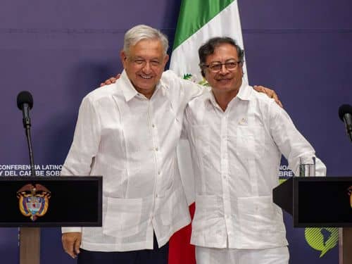 CNTE se planta en el Zócalo a cuatro días de la marcha Marea Rosa