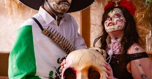 Comerciantes poblanos prevén aumento en ventas por Halloween y Día de Muertos