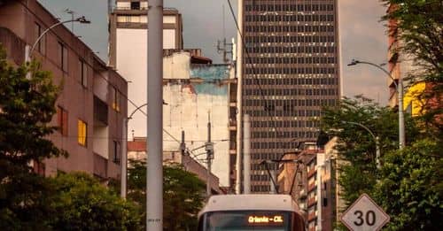 Conductores de Medellín denuncian nueva modalidad de robo por habitantes de calle