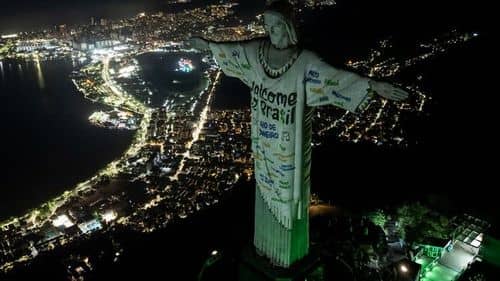 Taylor Swift es recibida con iluminación especial en el Cristo Redentor de Brasil