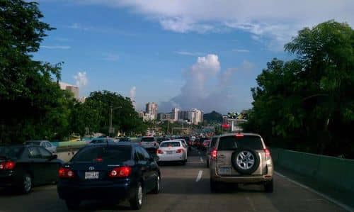 Cuatro personas salvan sus vidas de ser arrastradas por arroyo en Barranquilla