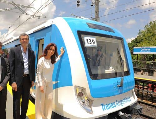 Desperfecto eléctrico en el tren Roca obliga a pasajeros a caminar por las vías