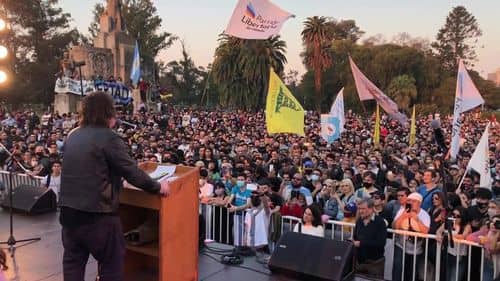 Diputados de La Libertad Avanza visitan represores en Ezeiza y desatan repudio