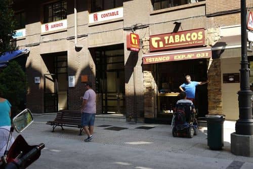 Dos encapuchados armados atracan un estanco en Toledo