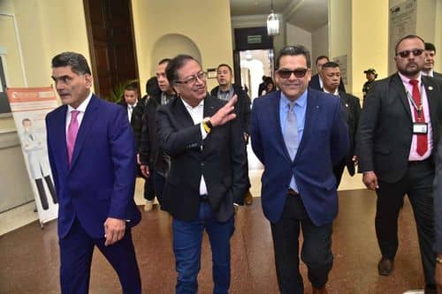 El Congreso aprueba la reforma pensional, pero la desaprobación de Petro sube