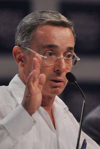 El expresidente Uribe rechaza la posibilidad de convocar una constituyente con el acuerdo de paz