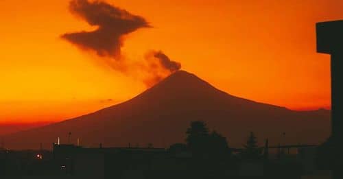 El Volcán Popocatépetl registra actividad estable con exhalaciones y temblores