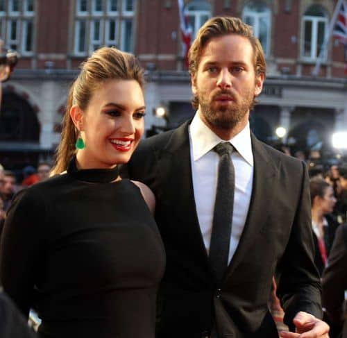 Elizabeth Chambers habla sobre el "calvario" de su divorcio con Armie Hammer