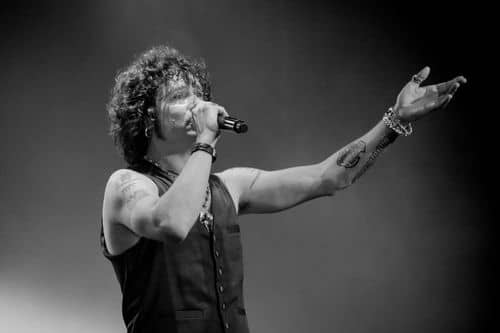 Enrique Bunbury regresa a los escenarios tras superar una afección pulmonar