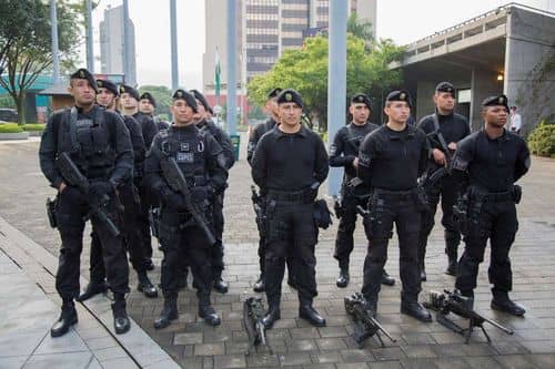 Escándalo en Colombia: Ex policía denuncia nuevos casos de abusos en las fuerzas de seguridad