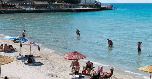 España: La masificación turística, un problema recurrente en verano