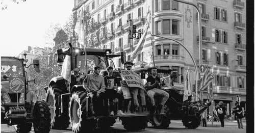 Estudiantes de la Complutense desalojados tras cortar la calle en solidaridad con Gaza