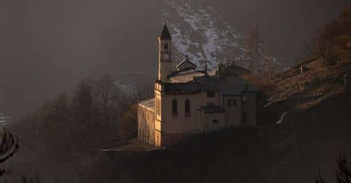 Gobernador del Atlántico visita iglesia de Usiacurí afectada por las lluvias