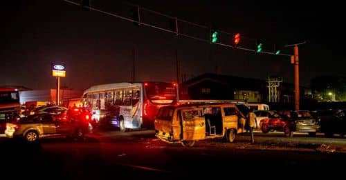 Grave accidente de bus en Montería: termina volcado y choca contra un árbol