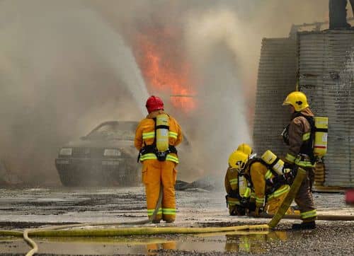 Incendio en Marinilla, Antioquia: Locales comerciales afectados y un menor herido