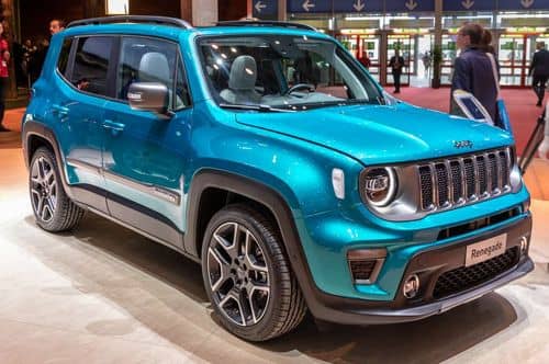 Jeep Renegade cae a arroyo en medio de tormenta en La Plata