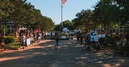 José Ismael Peña asume como nuevo rector de la Universidad Nacional, en medio de protestas