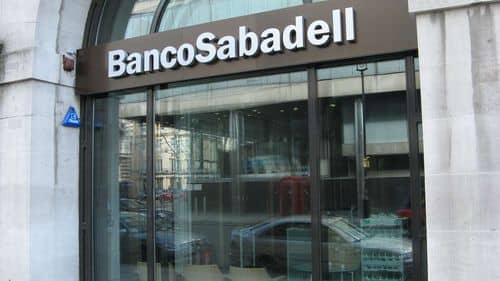 Josep Oliu, presidente del Banco Sabadell, adquiere más acciones y refuerza su posición como accionista