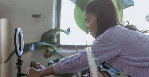 Jóvenes, Lectura y Redes Sociales: Una Visión Equilibrada