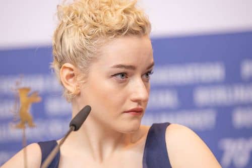 Julia Garner es Shalla-Bal en el nuevo MCU