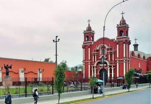 La Basílica de Santa Rosa de Lima: Historia, Arquitectura y Mito de la Tormenta