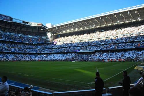 La fascinante evolución del fútbol: de sus raíces humildes a los estadios multimillonarios