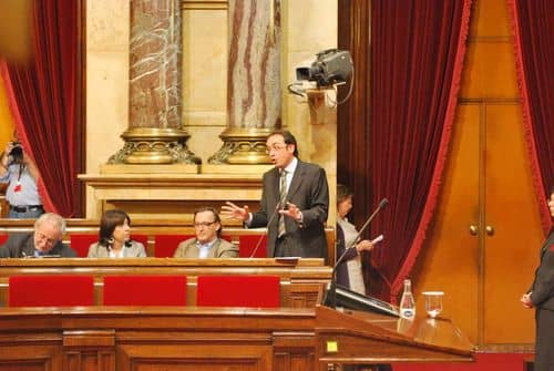 Las pantallas se suceden como en un videojuego en la política catalana y la investidura se complica