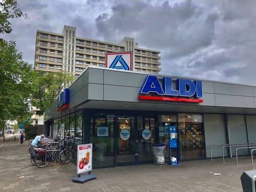 Lidl, Aldi y Carrefour Express, las únicas cadenas que bajan precios en el último año