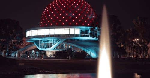 Monumento emblemático de Buenos Aires sufre deterioro por vandalismo y robo