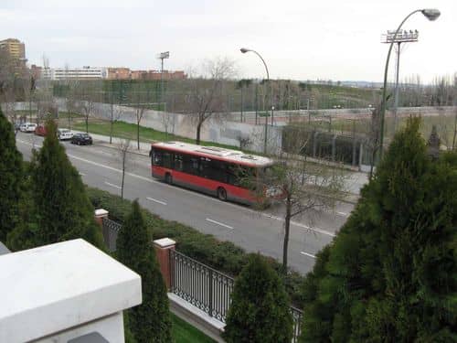 Muere un conductor de patinete tras ser atropellado por un autobús en Barcelona