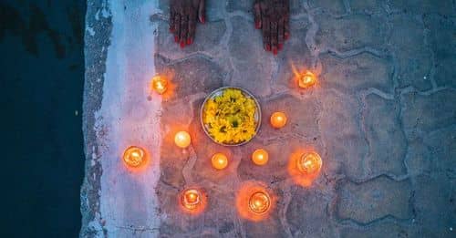 Polémica por ritual de Francia Márquez con velas y flores en el Cauca