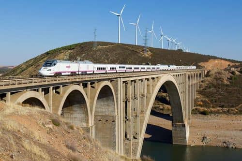 Renfe incorpora nuevos trenes de alta velocidad para mejorar sus servicios